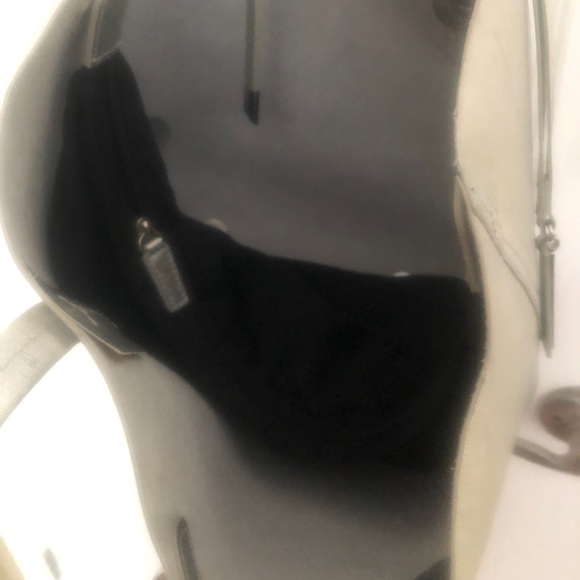 VINCE CAMUTO - EUC Tote Bag - Picture 4 of 13